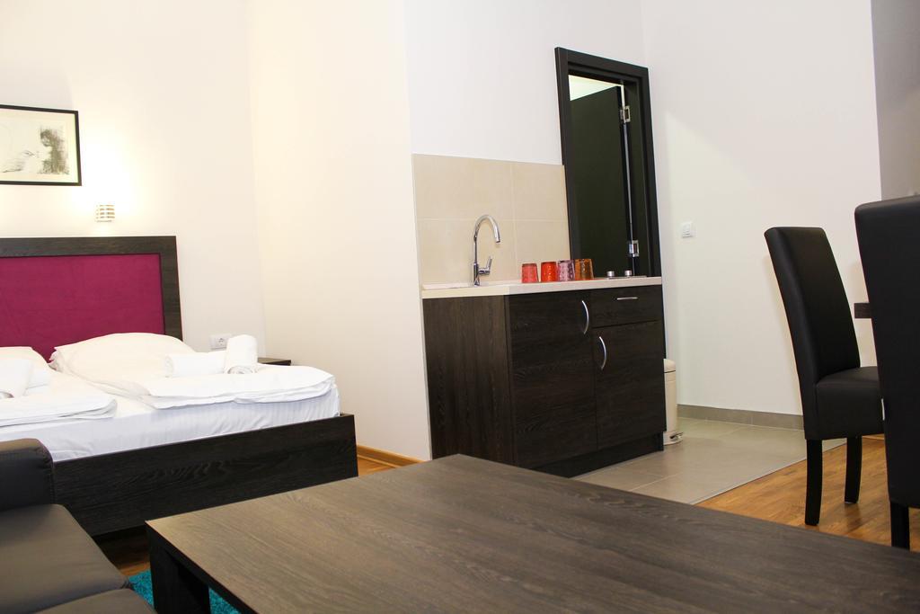 Wake Up Apartments And Rooms Белград Экстерьер фото