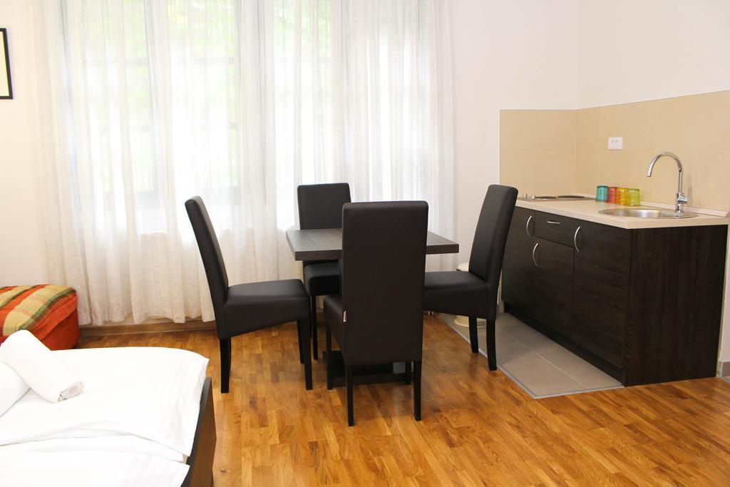 Wake Up Apartments And Rooms Белград Экстерьер фото